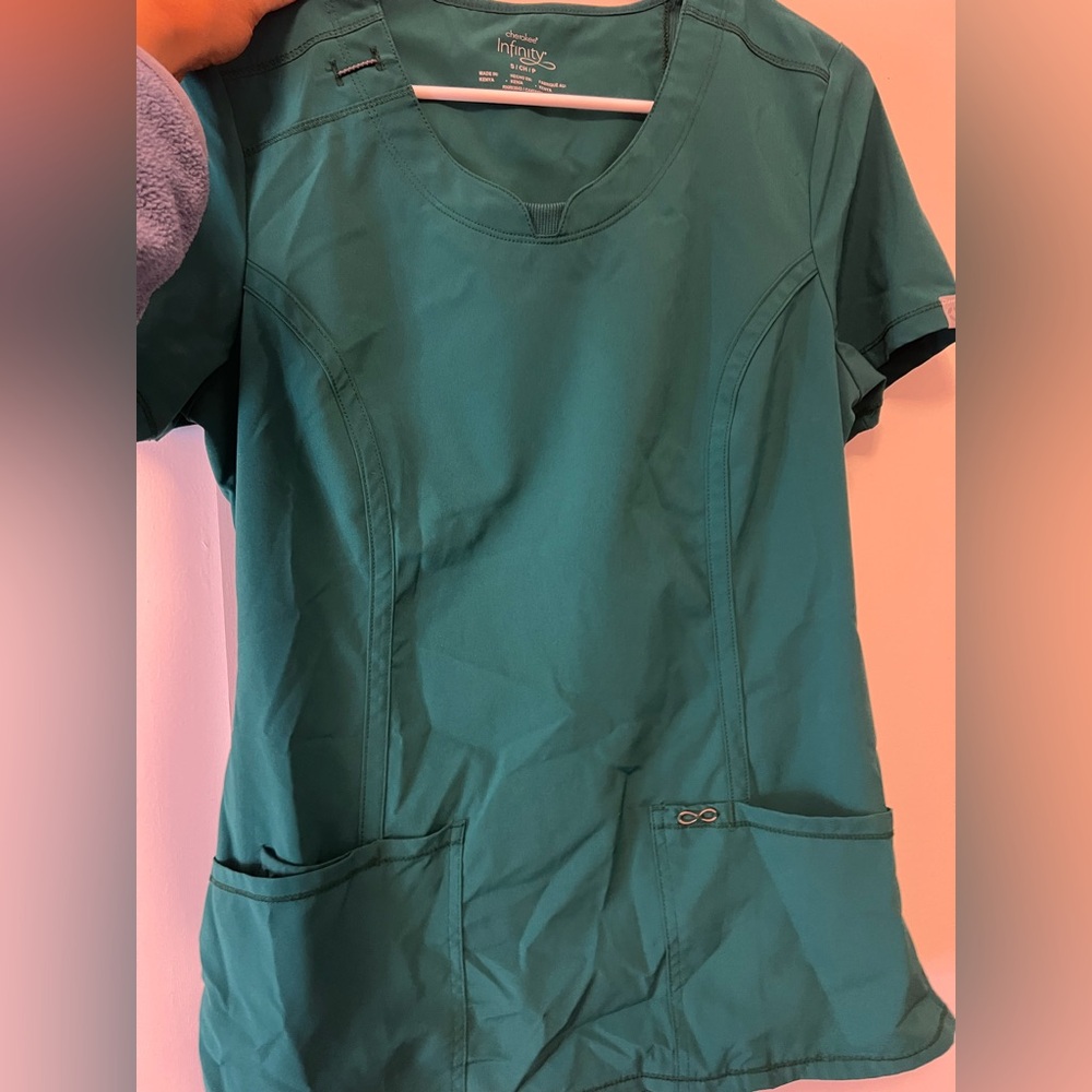 Scrub top size small